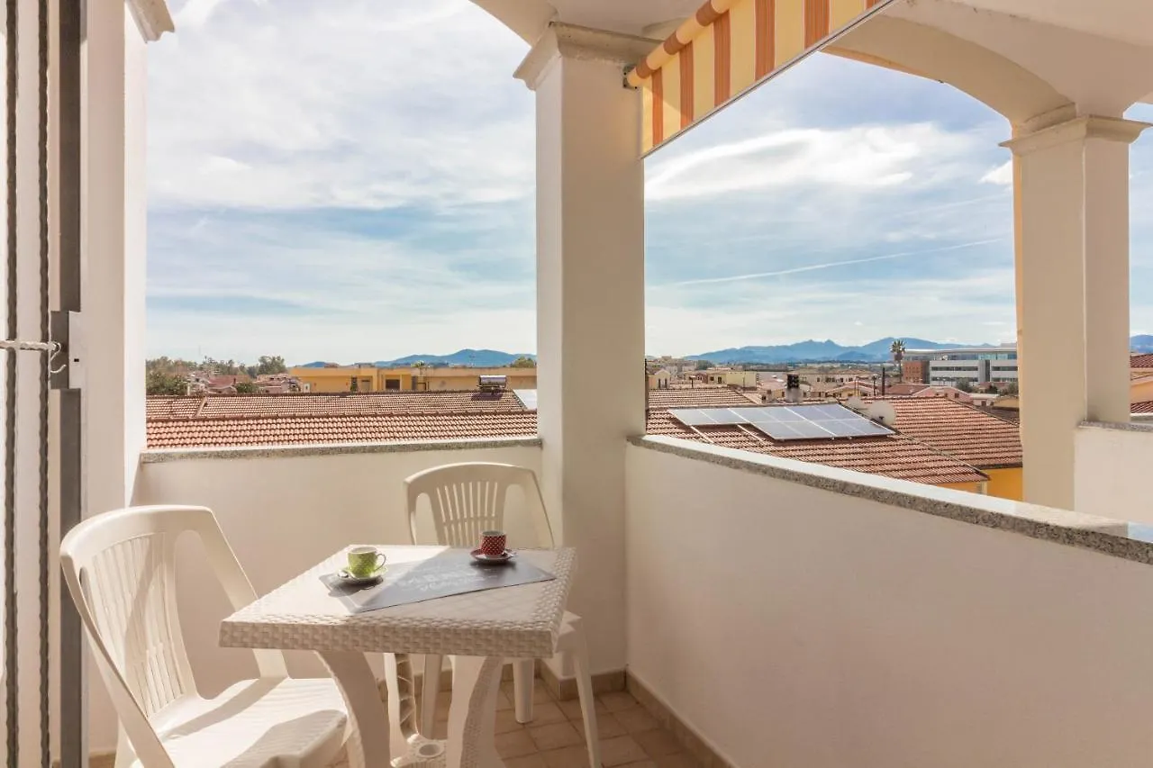 Olbia Bright Flat With Terrace & Private Parking!公寓