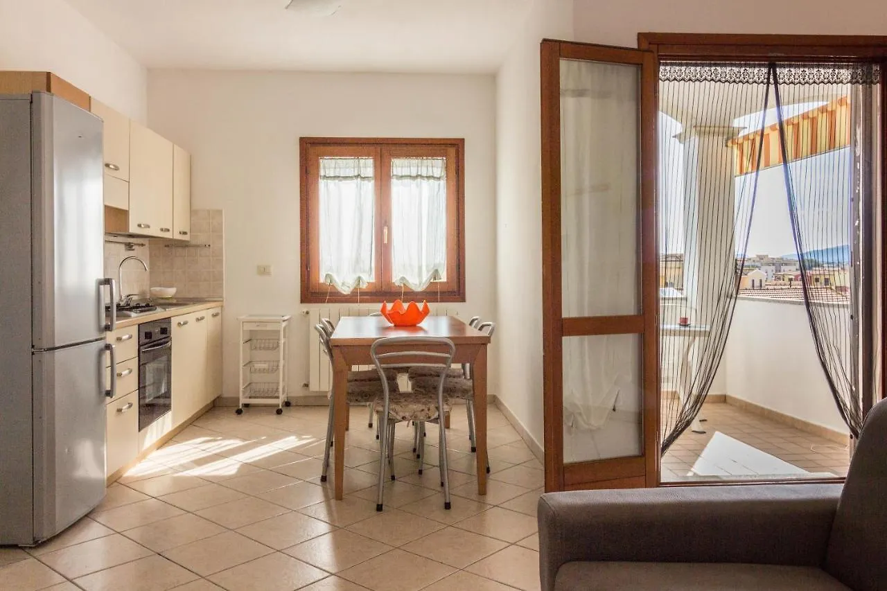 Apartamento Olbia Bright Flat With Terrace & Private Parking! 0*,  Italia