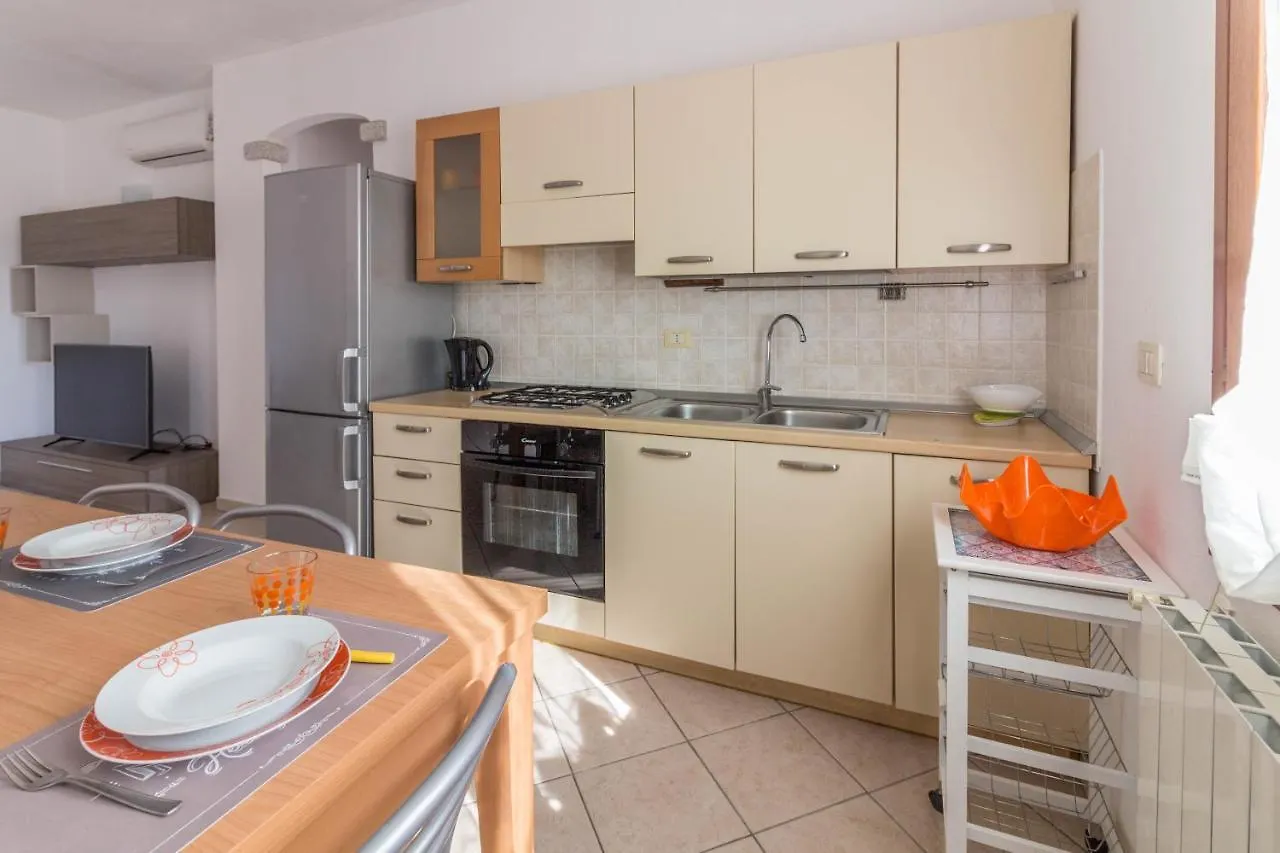 Olbia Bright Flat With Terrace & Private Parking!公寓 0*,  意大利