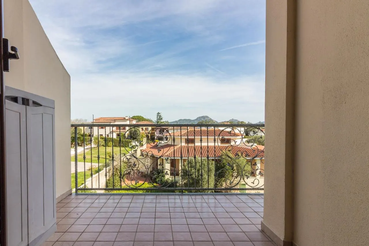Olbia Bright Flat With Terrace & Private Parking!公寓